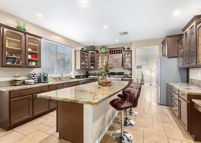Luxury Cul-de-sac With Heated Pool & 5br
