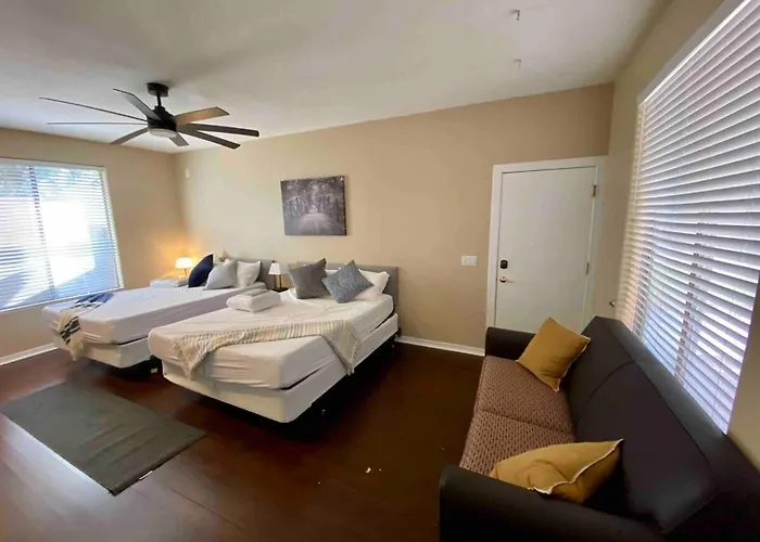 Luxury Cul-de-sac With Heated Pool & 5br Phoenix