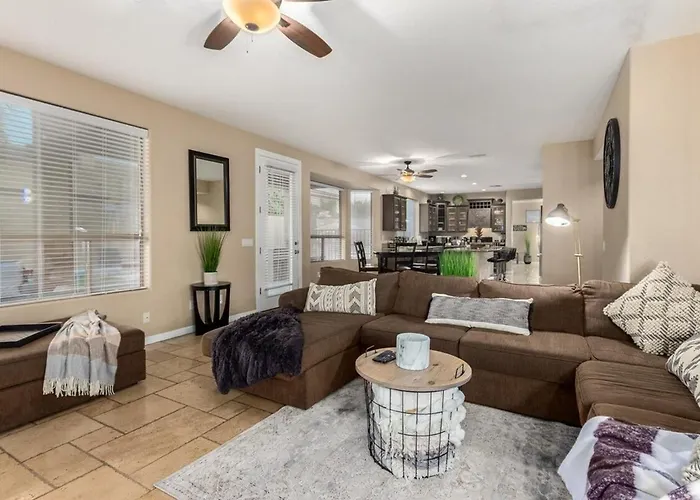 Luxury Cul-de-sac With Heated Pool & 5br Phoenix