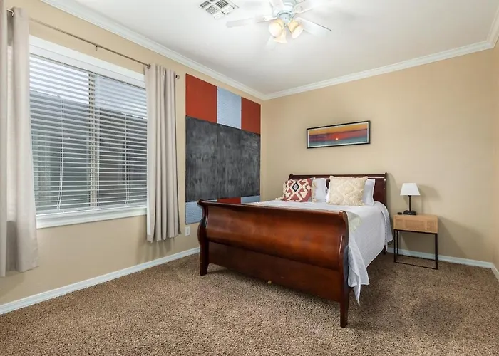 Luxury Cul-de-sac With Heated Pool & 5br Phoenix